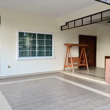 The Oasis Villa Kuching Exterior photo